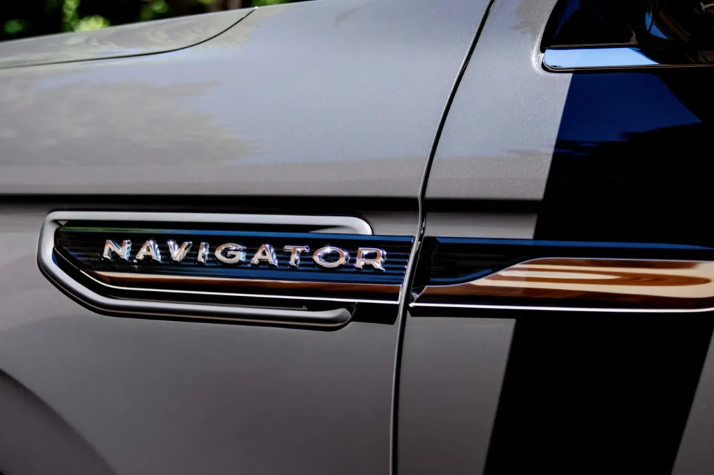2025 Lincoln Navigator badge