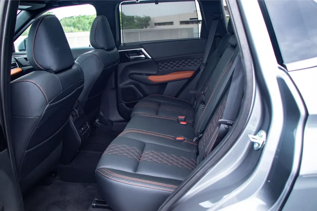 2025 Mitsubishi Outlander rear seat Interior image